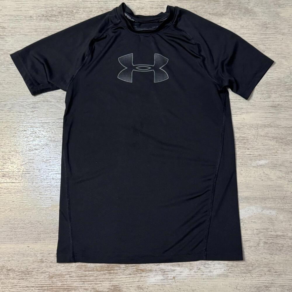 EUC Under Armour Black Athletic Tee Shirt Size YLG 10-12 Years